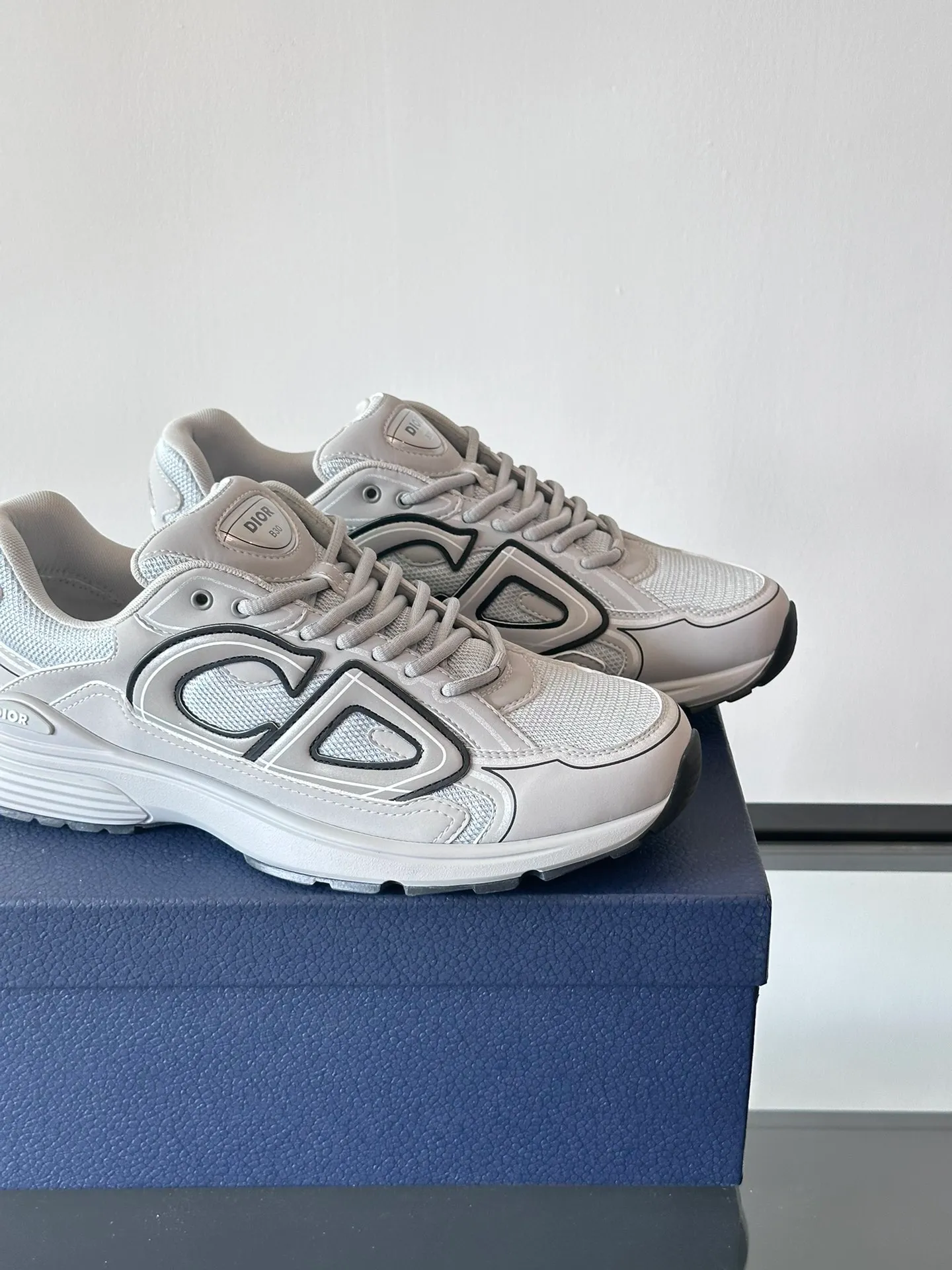 Men's Men's Shoes Men's Men's 💰440 "Dio*" Dior B30 series sports shoes, multi-color mesh fabric and multi-color technical fabrics, this season's newly launched B30 low-top sports shoes are one of the flagship styles of the series. Crafted from multicolor mesh and technical fabrics, it's finished with a reflective "CD30" graphic and silver-toned "DIOR B30" and "CD30" logos on the heel and tongue. An extra-light, sculpted rubber sole with signature accents adds style, while internal stretch details create ideal comfort. It can be matched with various casual styles to show a fashionable and modern sports style. Size: 38-44 (45-46 customized)